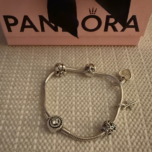 Pandora Silver Charm Bracelet with Pandora Charms 7.5 price is firm!!!! - Picture 2 of 11